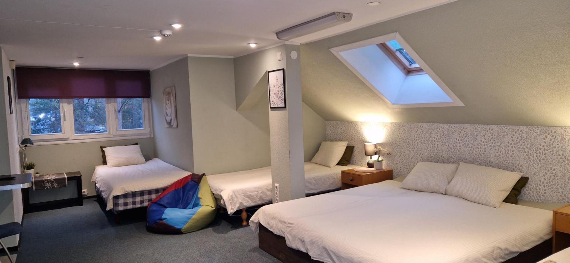 Freedom65 Hostel And Caravan Talin Exterior foto