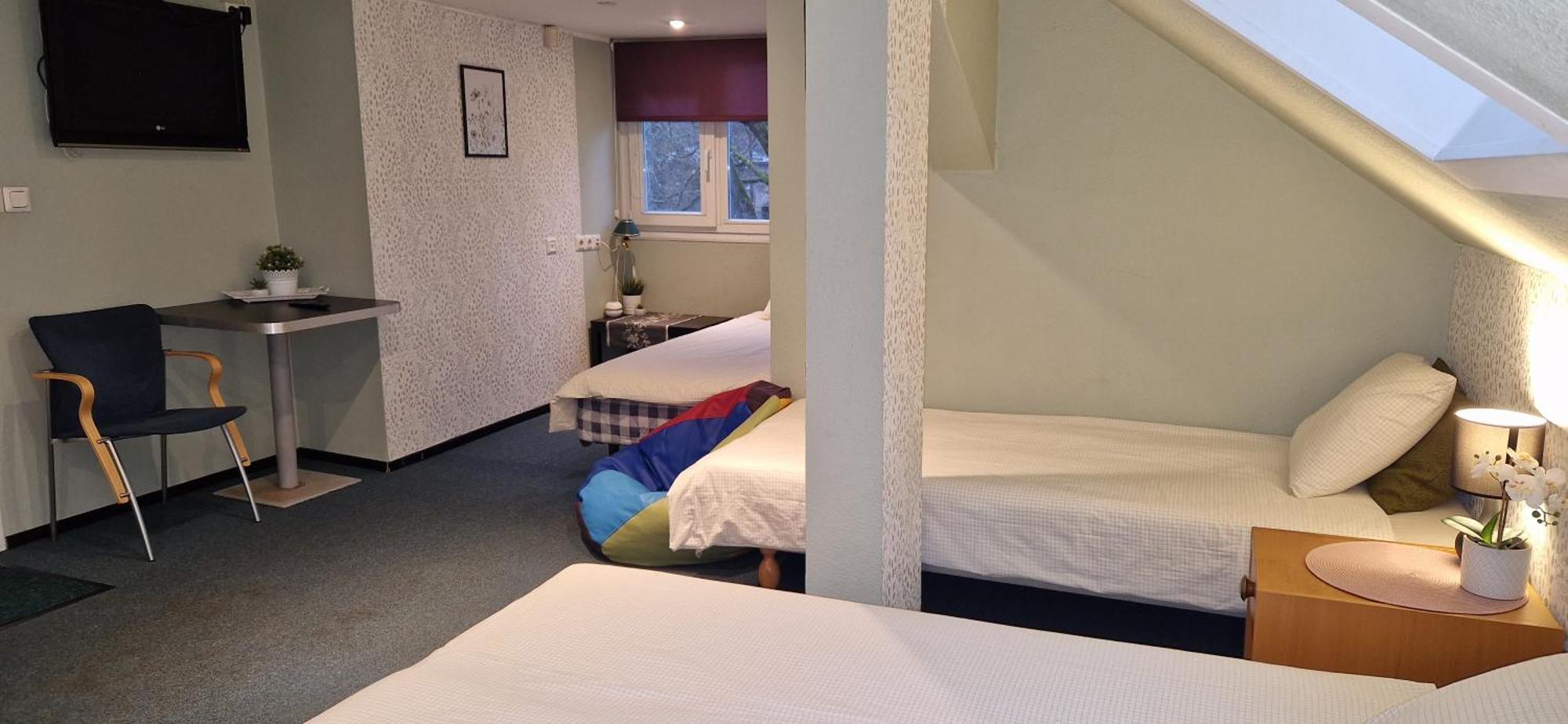 Freedom65 Hostel And Caravan Talin Exterior foto