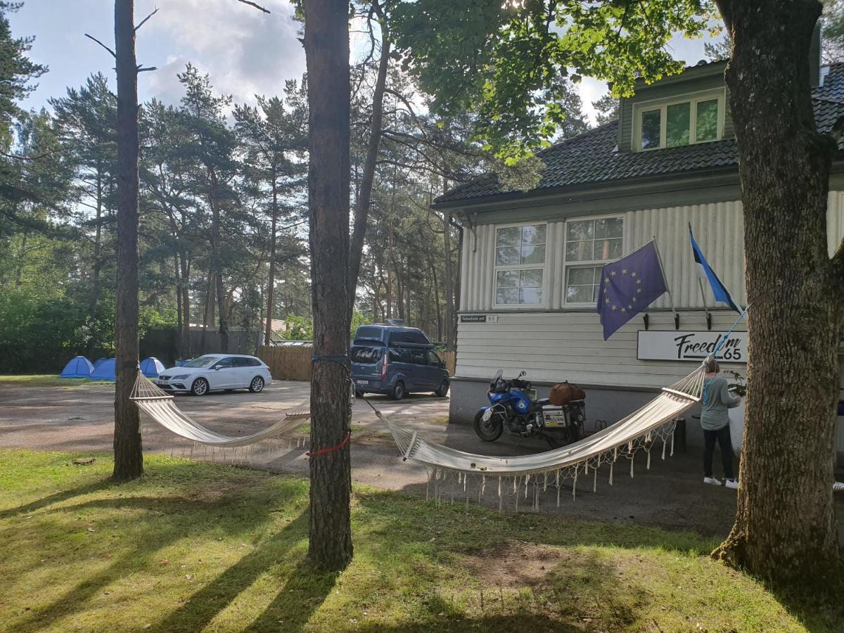 Freedom65 Hostel And Caravan Talin Exterior foto